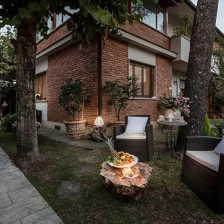 Villa Marygrace Dei Marmi House 150 Metres From The Forte dei Marmi